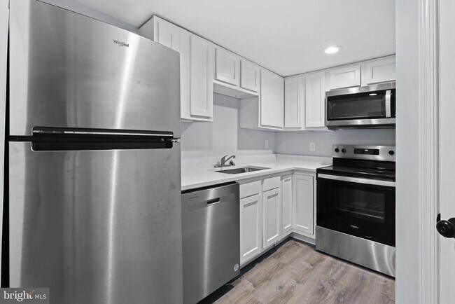Building Photo - 4225 Cardwell Ave