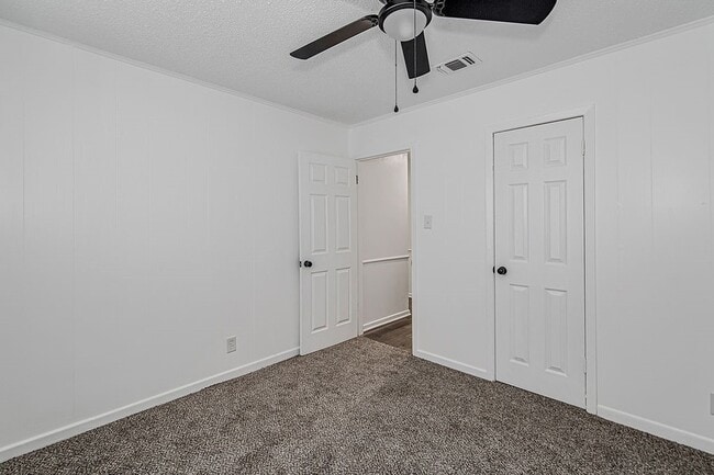 Building Photo - 541 NW Lorna St