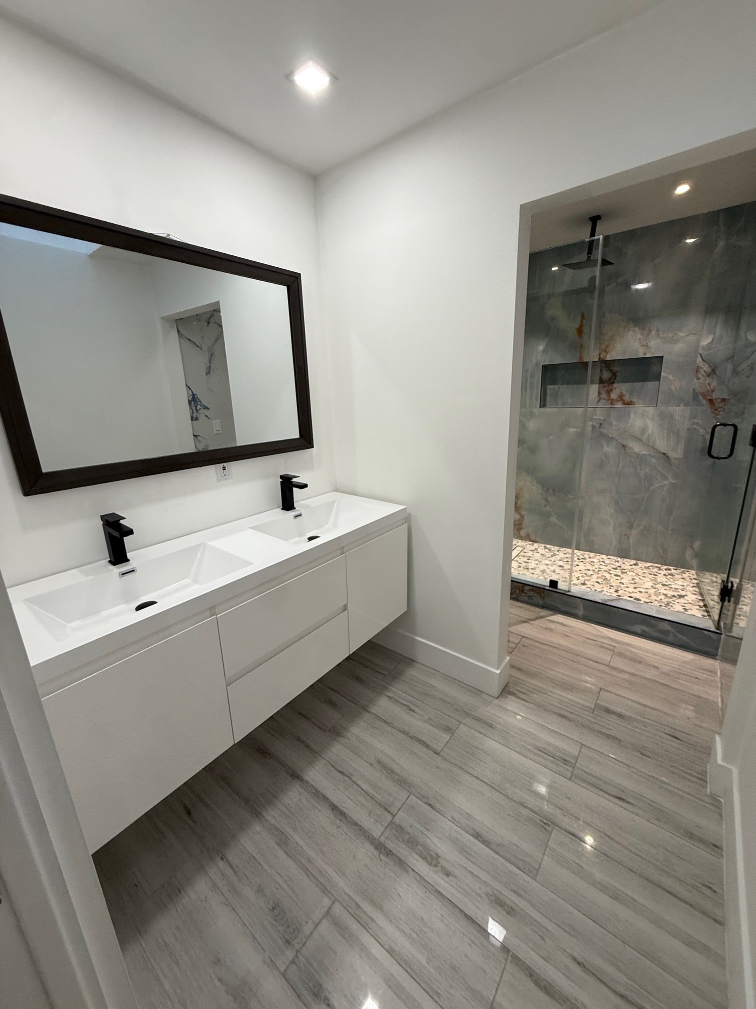 Building Photo - 2396 Redlands Dr