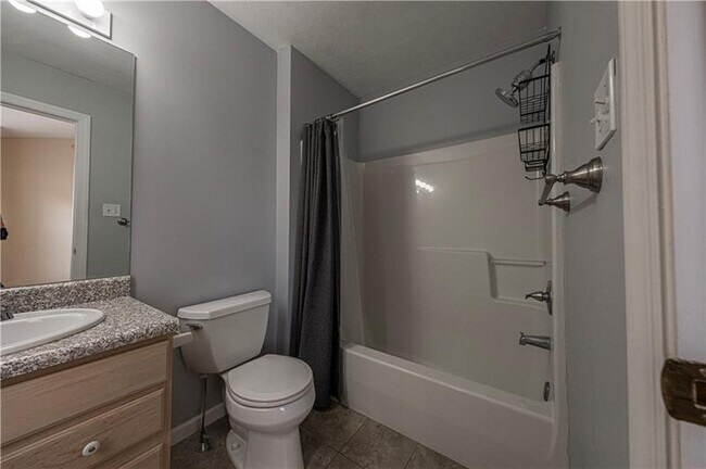 Building Photo - 222 Castle Creek Dr