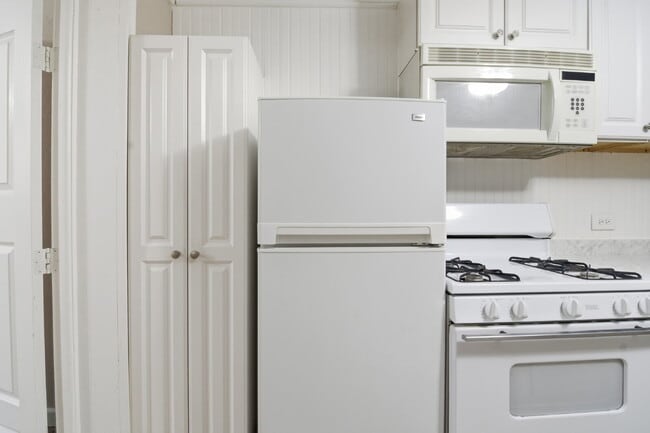 Building Photo - $1,245.95 with Half Off Second Month’s rent until 08/31/26 only, 1 Bed - 1 Bath, Condo in Denver ...
