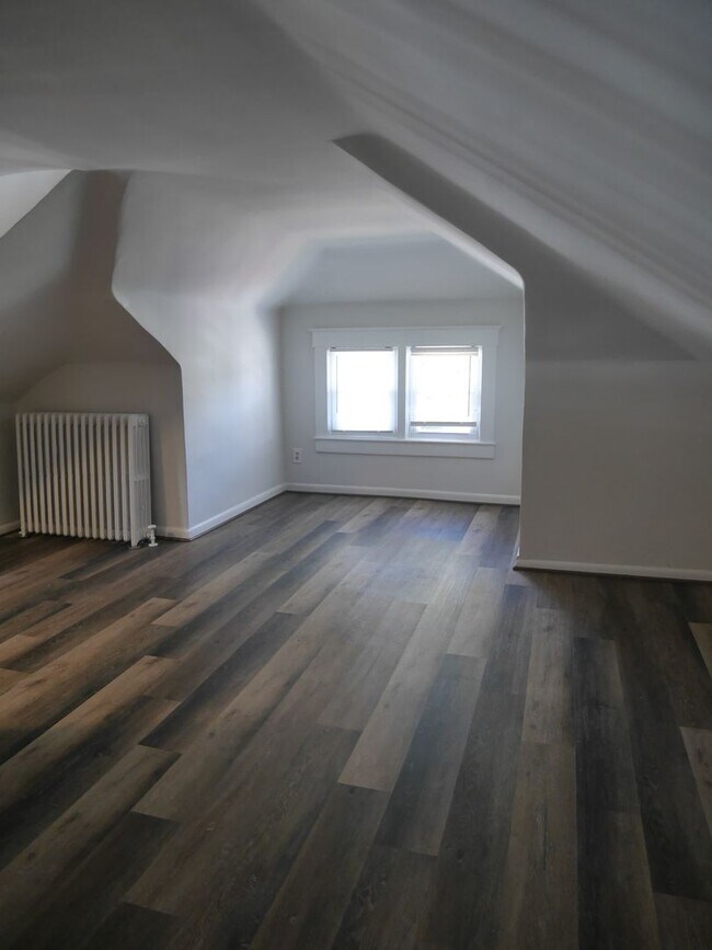 Building Photo - 1207EA