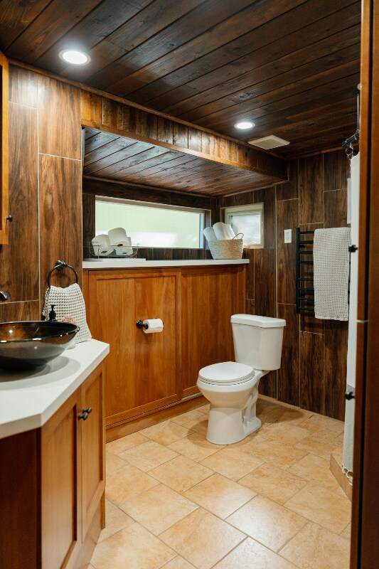 Building Photo - 16851 Hay Dr