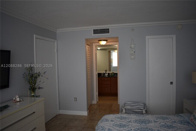 Building Photo - 6917 Collins Ave