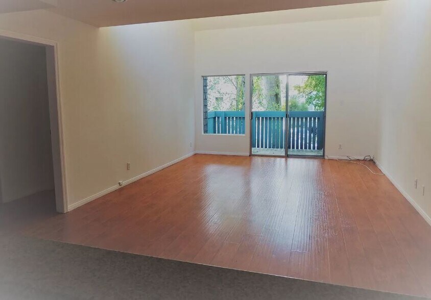 Primary Photo - 5700 Etiwanda Ave