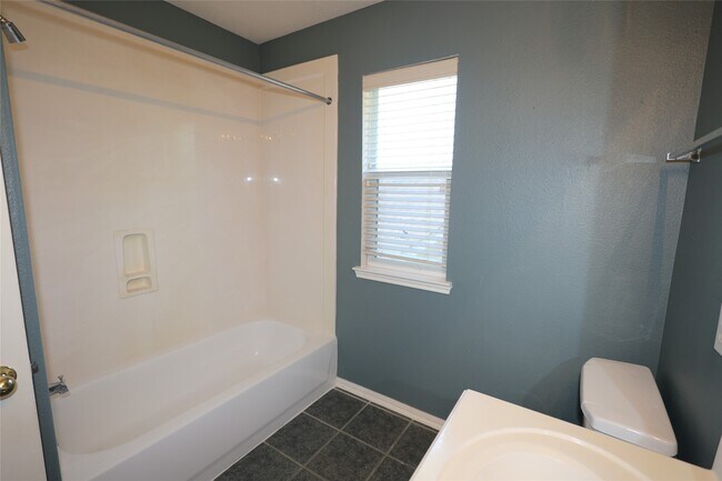 Building Photo - 4810 Zachary Ln