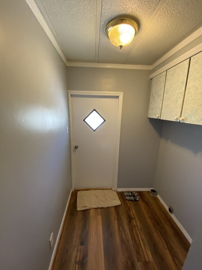 Building Photo - 2030 Catherine Lake Rd