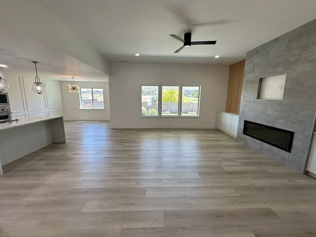 Building Photo - Stunning 4-Bedroom Home with Breathtaking Pasture Views for Lease – 1,990 sq ft