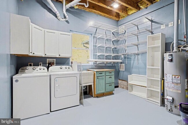 Building Photo - 906 Shelburne Rd