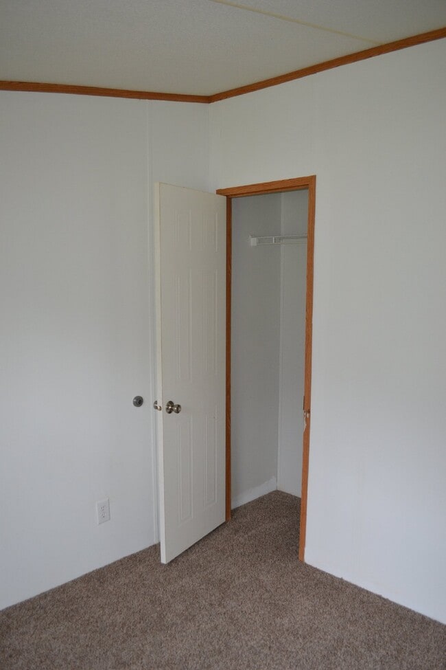 Building Photo - Mobile Home for Rent