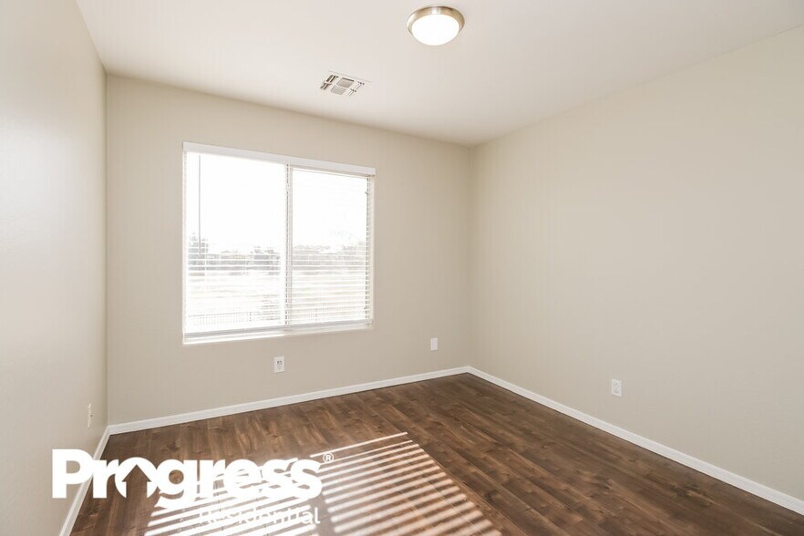 Building Photo - 2607 E Brooks St