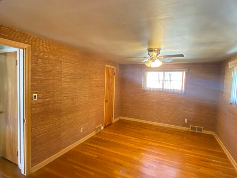 Building Photo - 407 Old Shay Ln