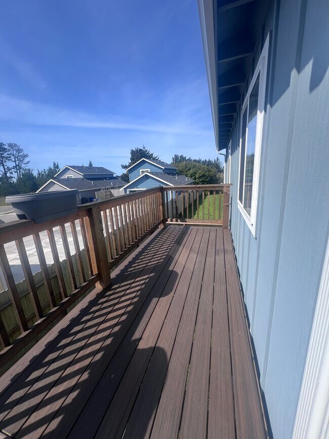 Building Photo - 2 Bedroom 1 bath house with extra large double car garage and extra storage space!