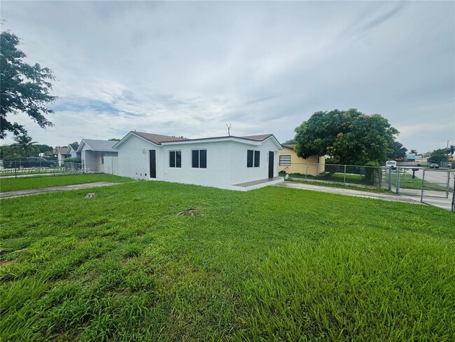 Building Photo - 18742 SW 113th Ave