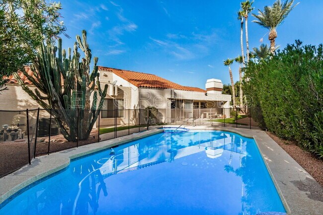 Building Photo - 10060 E San Bernardo Dr