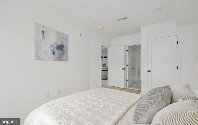 Building Photo - 1540 Frankford Ave
