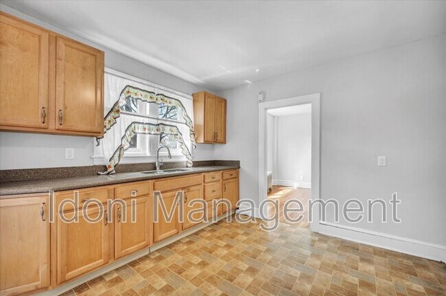 Building Photo - 14 Ridgefield St