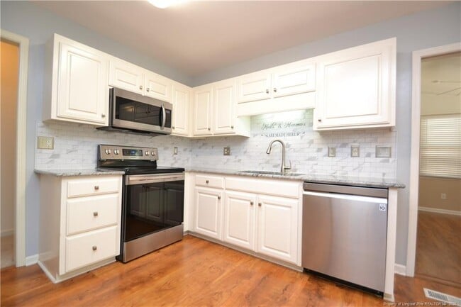 Building Photo - 5909 Royal Coach Ct