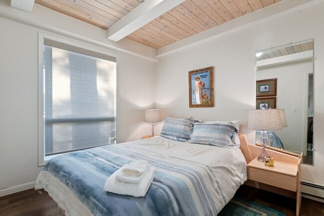 Building Photo - 3 Bed, 2 bath Condo on Whitefish Lake