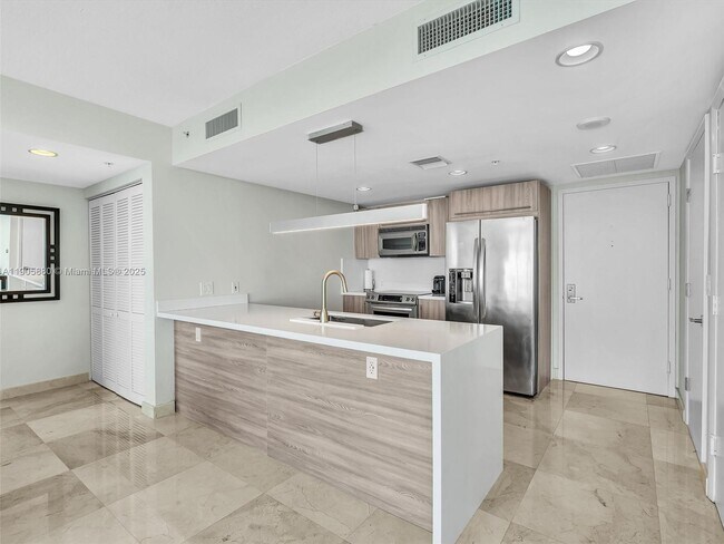 Building Photo - 665 NE 25th St