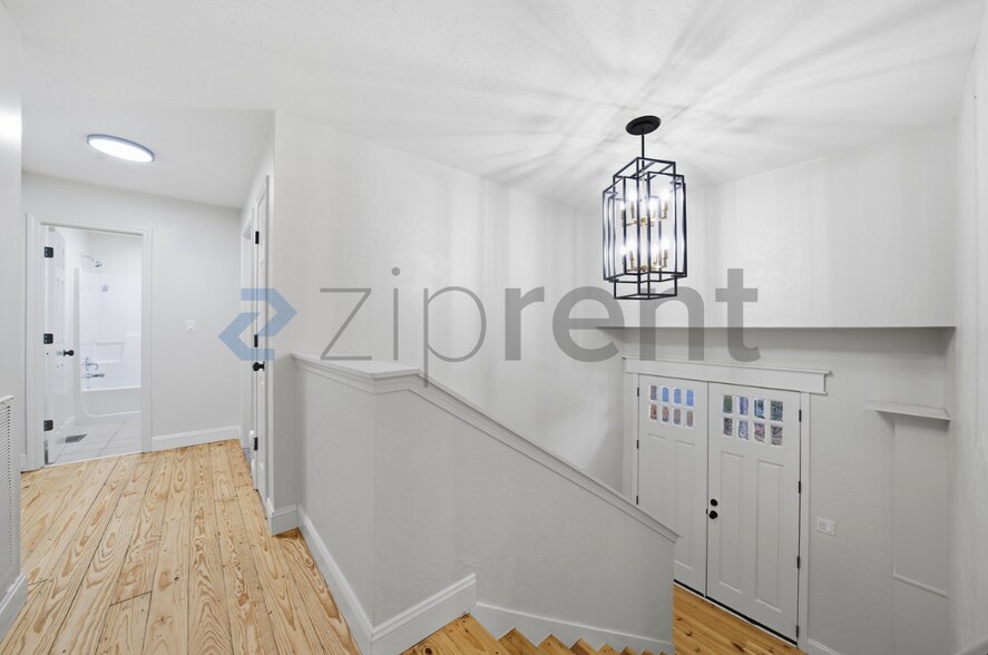 Building Photo - 72 Country Creek Rd