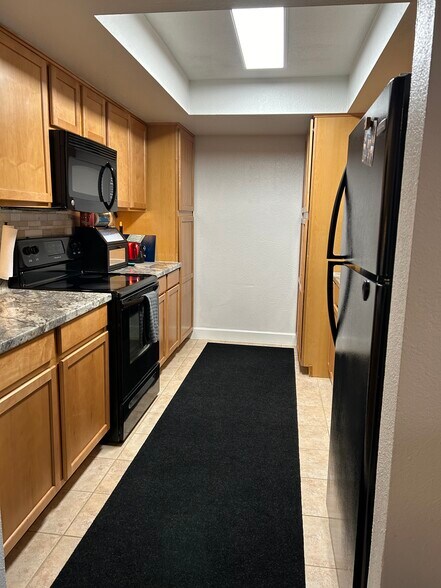 Kitchen - 3825 E Camelback Rd