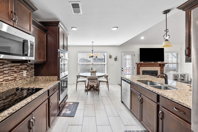 Building Photo - 222 Cooper River Wy