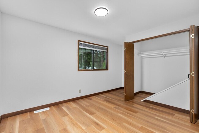 Building Photo - 10612 NE 154th Pl