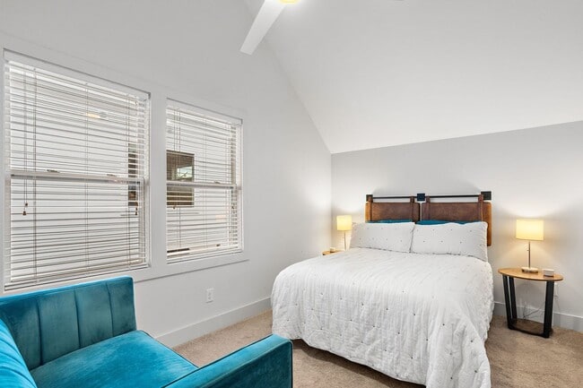 Building Photo - Stunning Gem in the heart of East Nashville!!