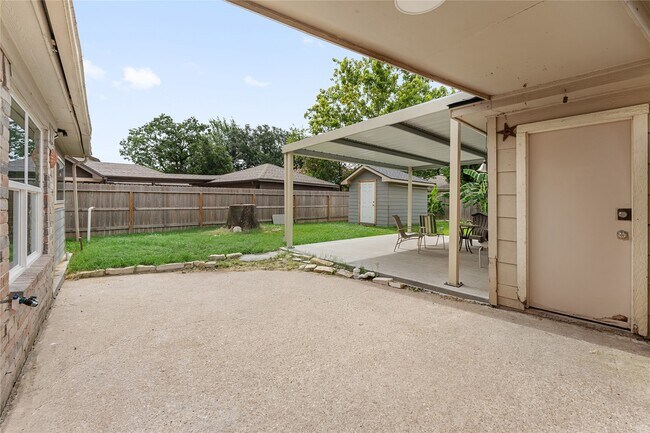 Building Photo - 9919 Golden Sunshine Dr