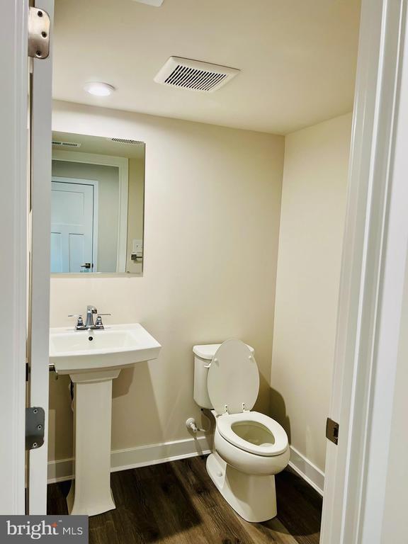 Building Photo - 303 E Grn St