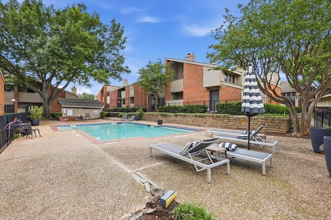 Building Photo - 9600 Royal Ln