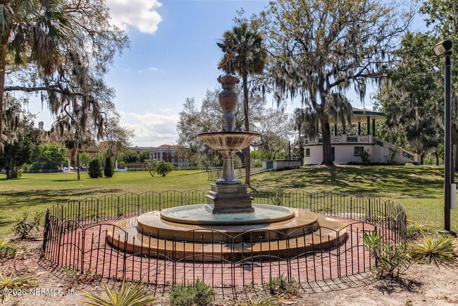 Building Photo - 1627 E 9th St