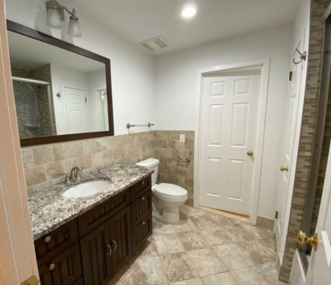 Building Photo - 261 Hedgerow Rd