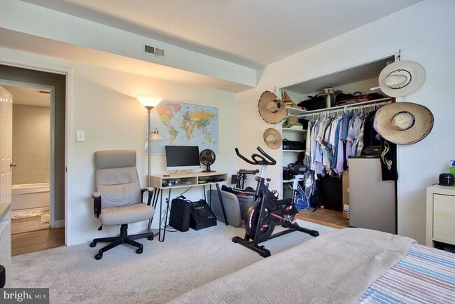 Building Photo - 10026 Fair Wds Dr