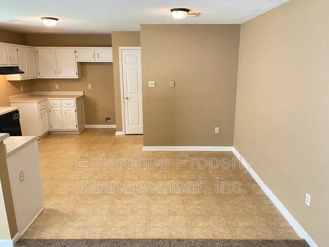 Building Photo - 4444 Longtree Cove