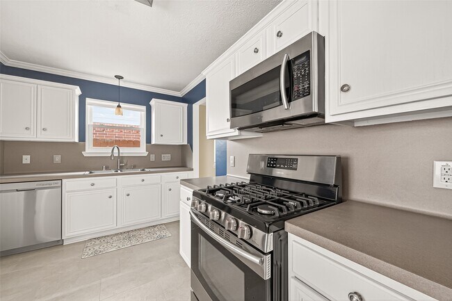 Building Photo - 6606 Wide Creek Dr