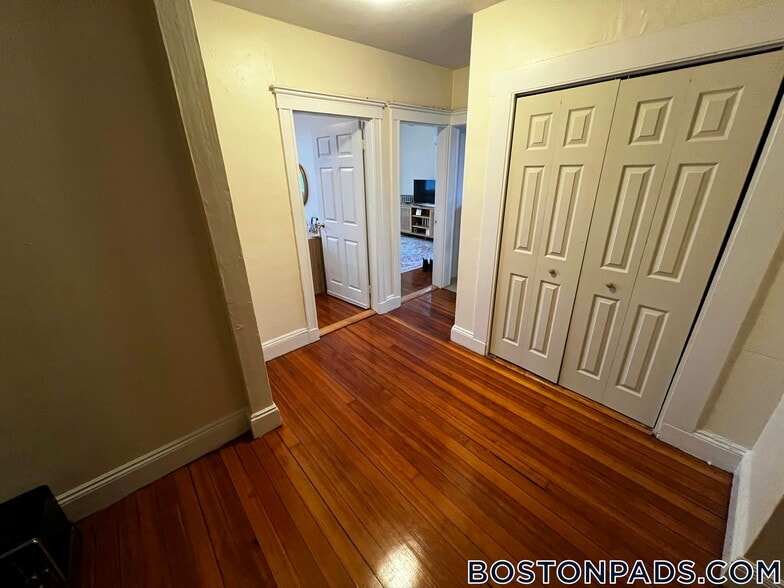 Building Photo - 518 Cambridge St