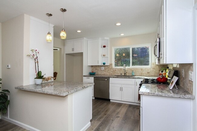 Building Photo - 1643 Peacock Blvd