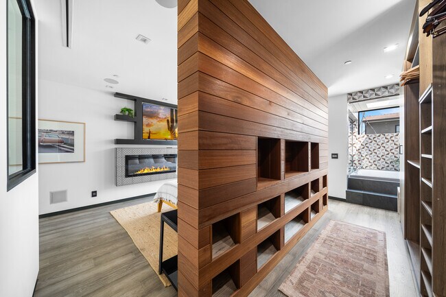 Building Photo - 838 California Ave