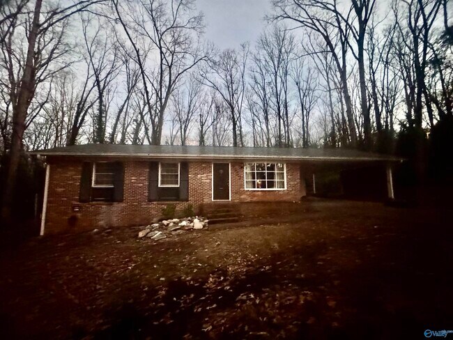 Building Photo - 9527 Hemlock Dr SE