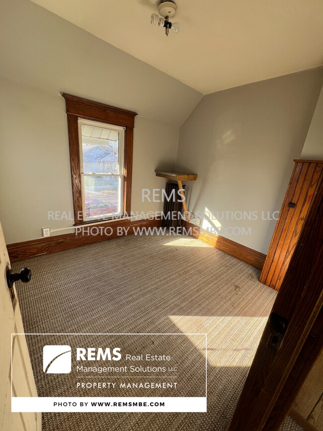 Building Photo - 420 N Pine St