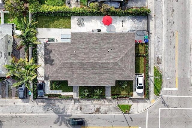 Building Photo - 1050 SW 11th St