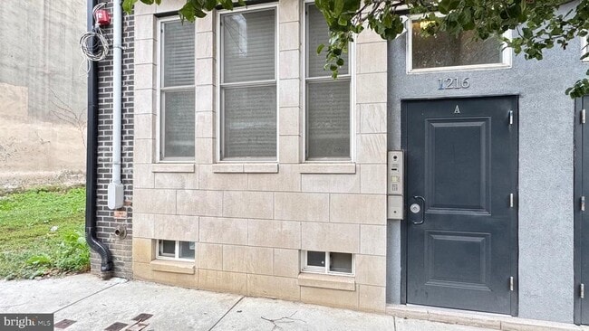 Building Photo - 1216 N 7th St