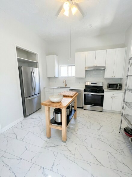 Building Photo - 948 Mariposa St