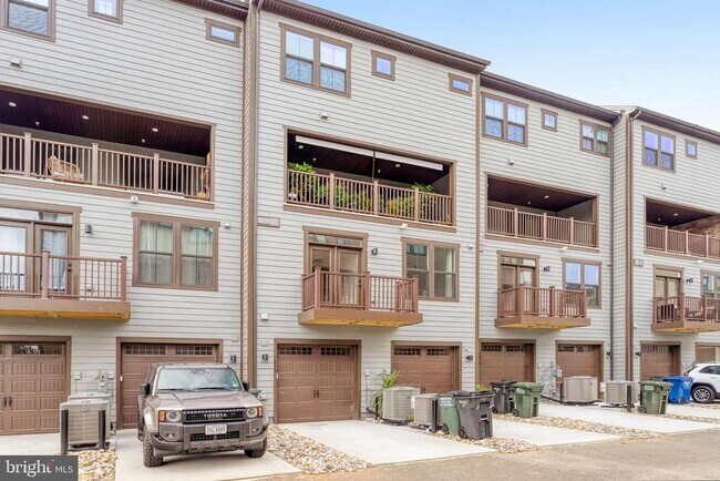 Building Photo - 1614 Kirkman St
