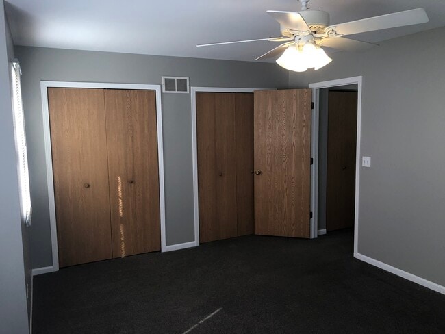 Building Photo - 671 Fieldcrest Dr