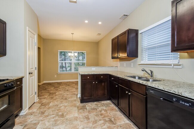 Building Photo - 161 Crescent Woode Way