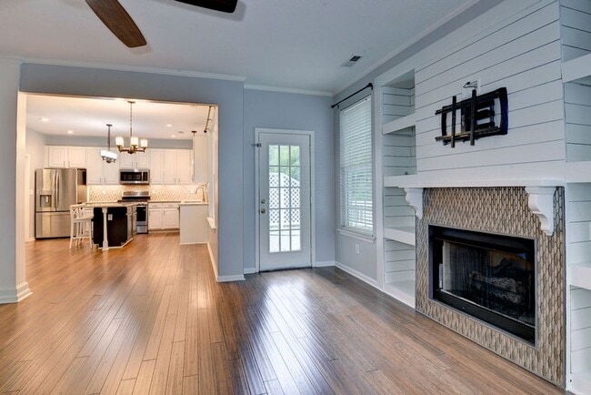 Building Photo - Spacious Home on Wooded Lot!