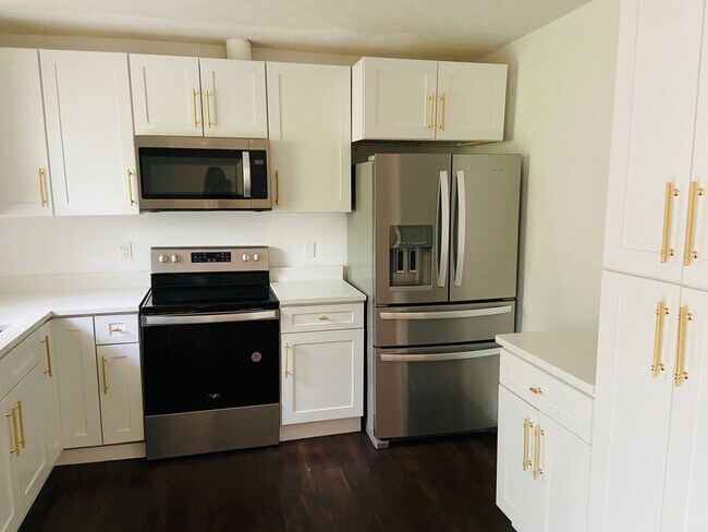 Building Photo - 3 bedrooms /2 bath Condo Available Now